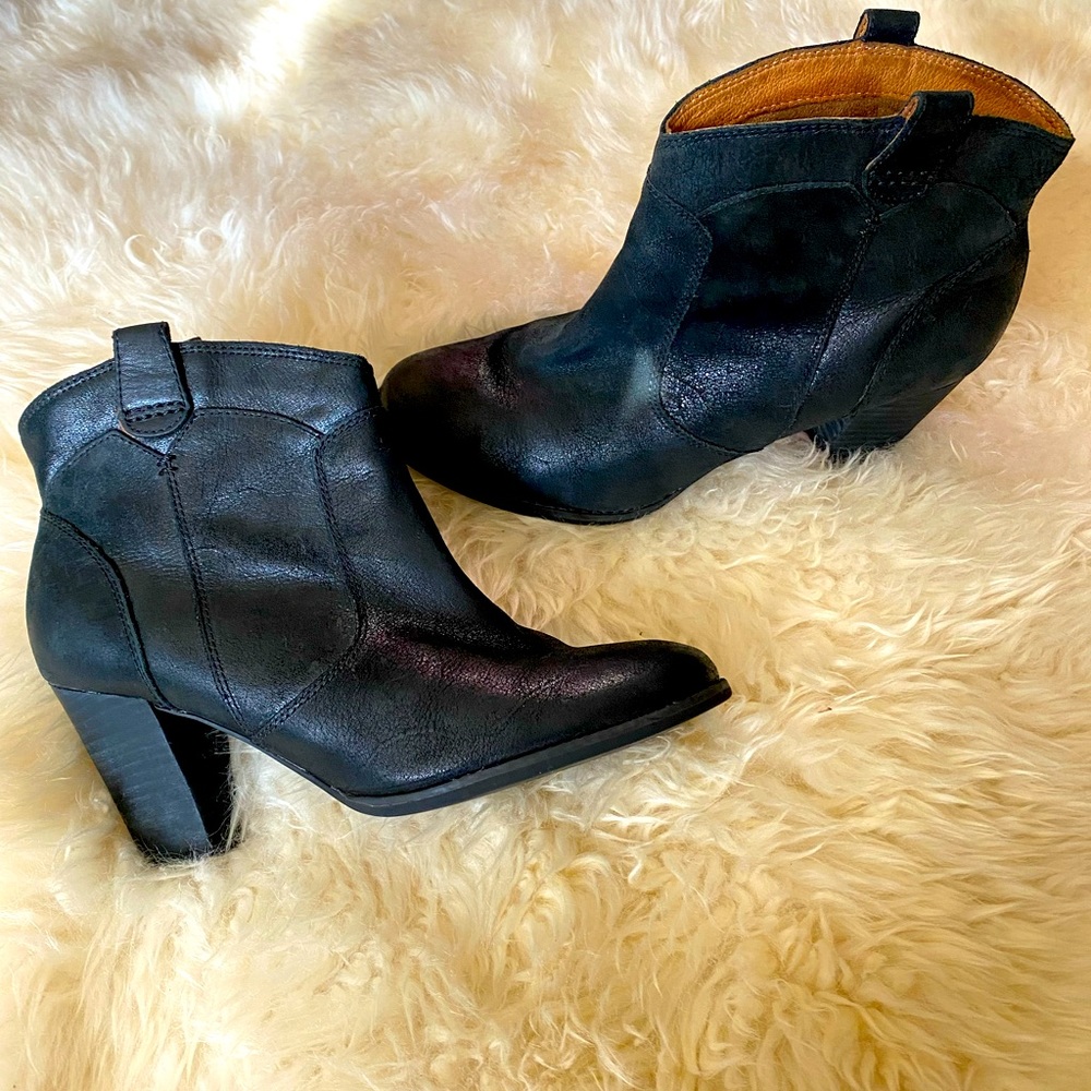 Clarks Indigo Heath Harrier Leather Ankle Bootie